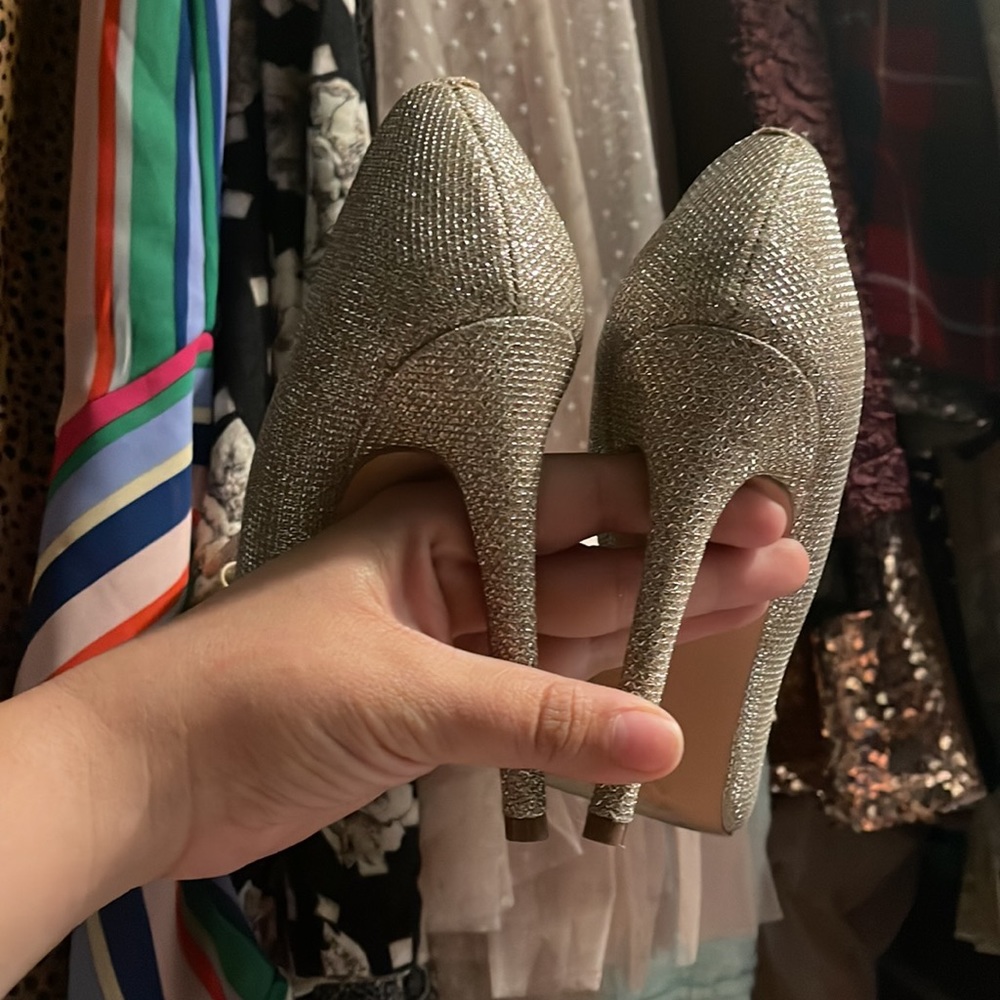 Betsey Johnson Sprakle Pumps - Picture 3 of 4